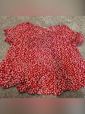 BeachLunchLounge Red Floral Puff-Sleeve Blouse